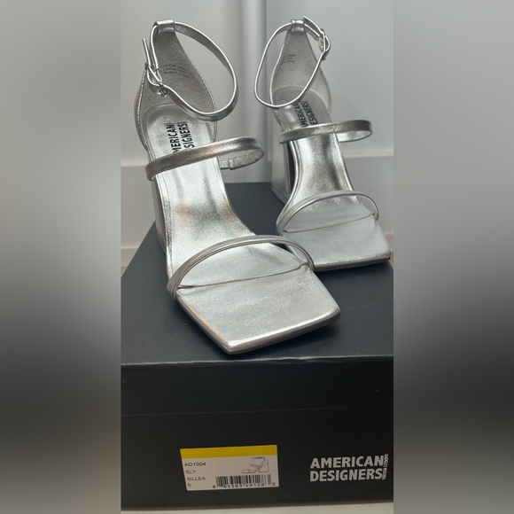 NEW✨ American Designers by Badgley Mischka Sly Metallic Block Heel in Silver - Picture 6 of 8